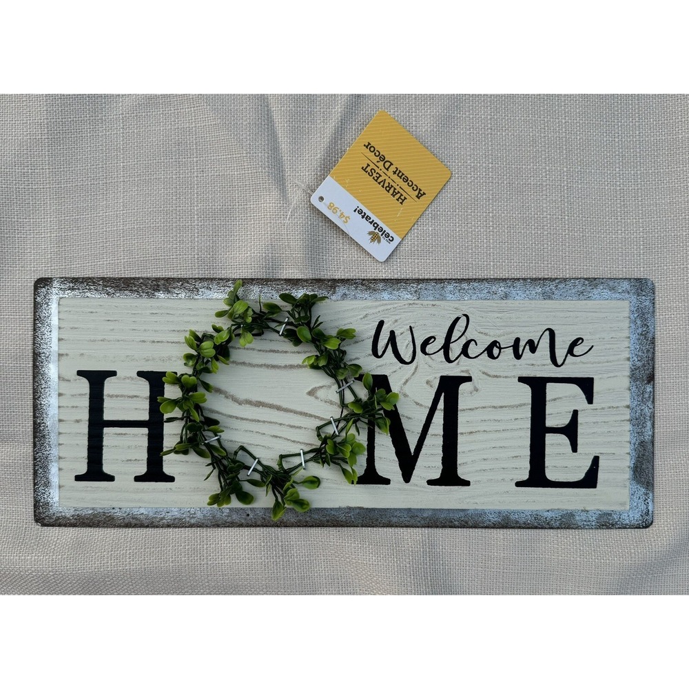 ''Welcome Home'' - Distressed Sign with Wreath  13 x 5.25 Inches